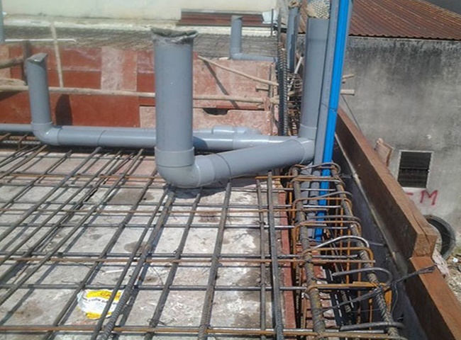 Ống thông hơi bồn cầu đặt ở đâu ?