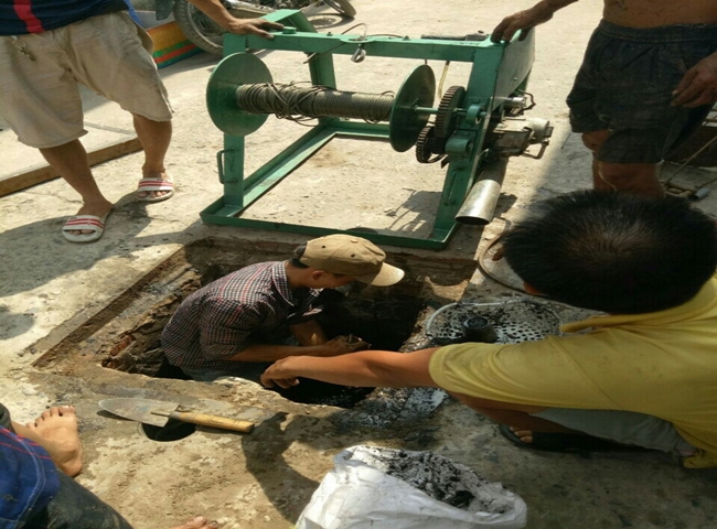 Nạo v&eacute;t hố ga quận 4 H&ugrave;ng Cường c&oacute; gi&aacute; hợp l&yacute;