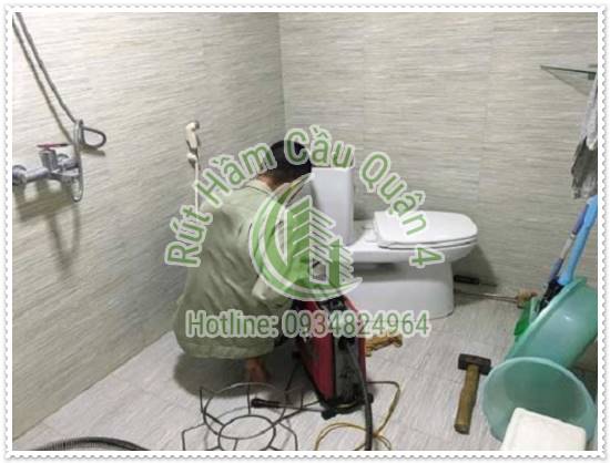 Thông bồn cầu bằng muối giấm và baking soda